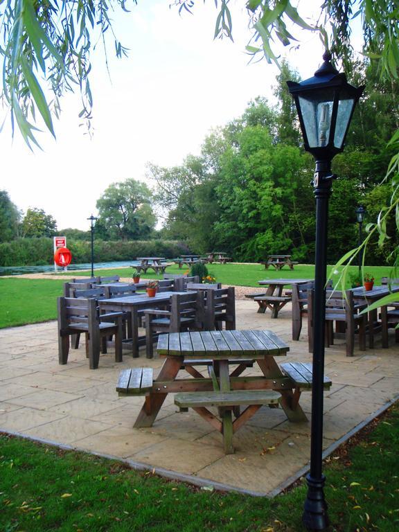 Queens Head Inn Nassington Exterior foto